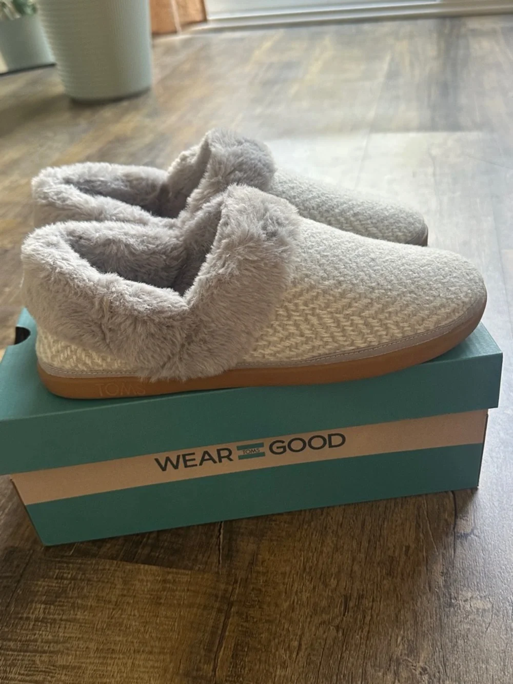 Toms Women's Gray Faux-Fur Cuff Slip-On Slippers - Picture 3 of 10